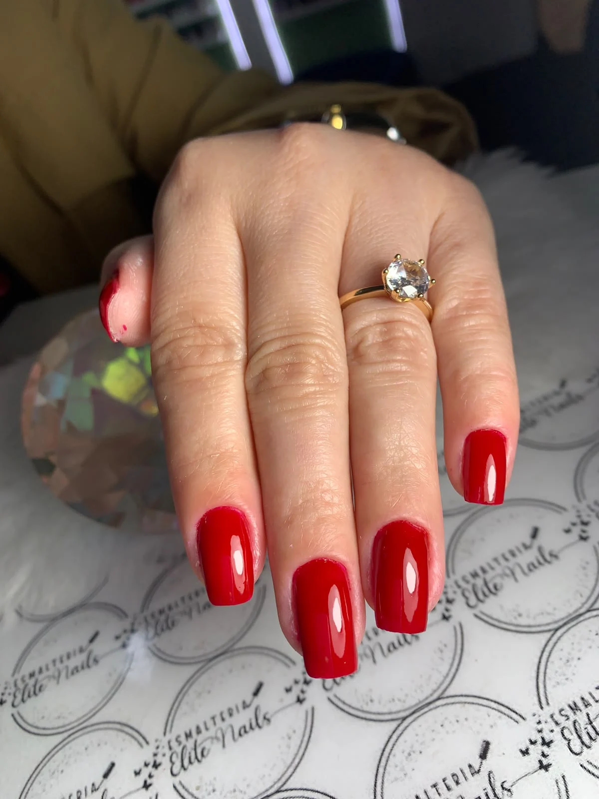 Vermelho clássico, fotografia enviada pelo estúdio